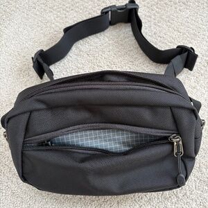 Tom Bihn Bummer black ballistic/NWS in excellent used condition